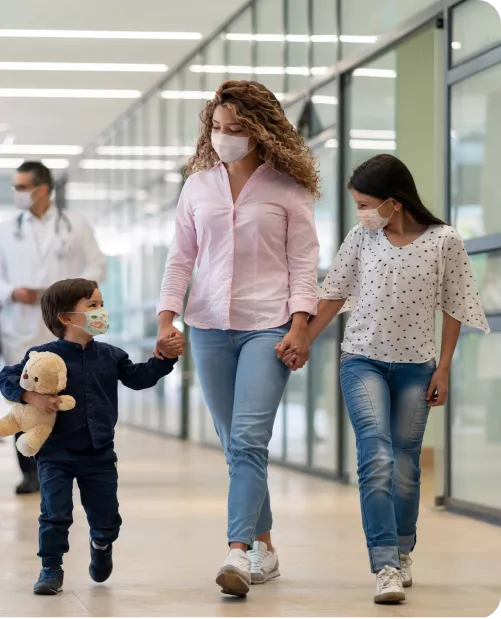 Mãe com os filhos em uma Unimed