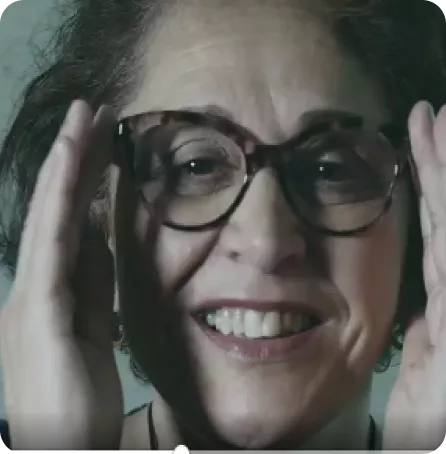 Imagem de uma mulher olhando para o lado Imagem de uma mulher olhando para o lado